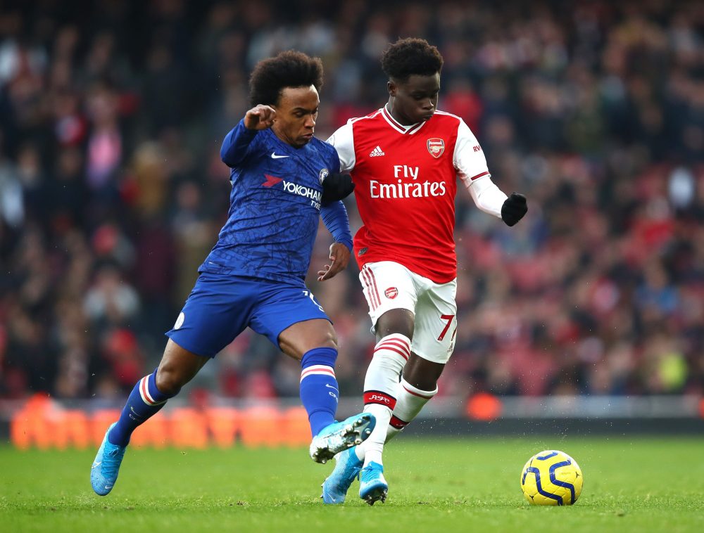 LONDON, ENGLAND - DECEMBER 29: Willian of Chelsea and Bukayo Saka of Arsenal battle for possession during the Premier League match between Arsenal FC and Chelsea FC at Emirates Stadium on December 29, 2019 in London, United Kingdom. (Photo by Julian Finney/Getty Images)